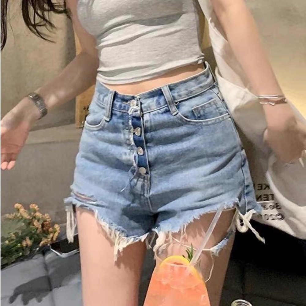 women’s Washed Denim Hot short 24in‎